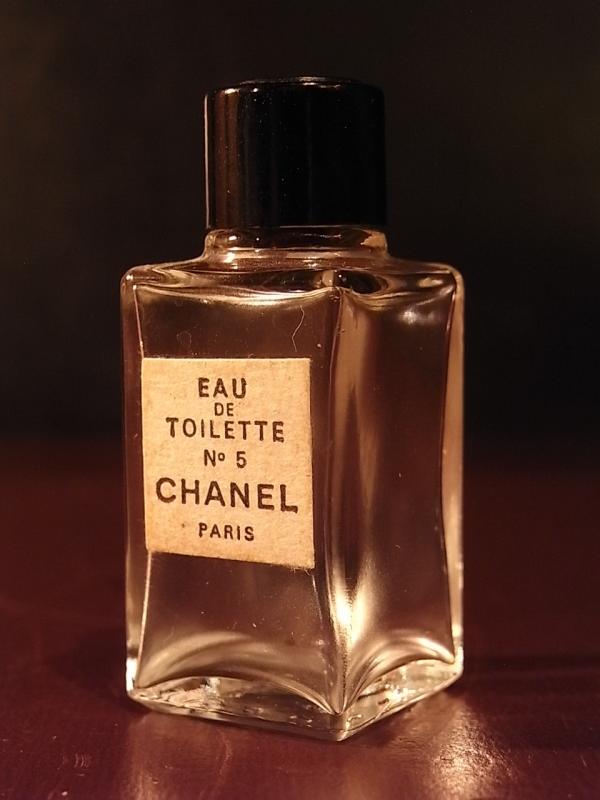 CHANEL / N°5 glass perfume bottle