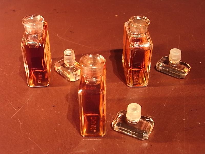 CHANEL N°5 香水瓶、ミニチュア香水ボトル、ミニガラスボトル、サンプルガラス瓶　LCC 1178（4）