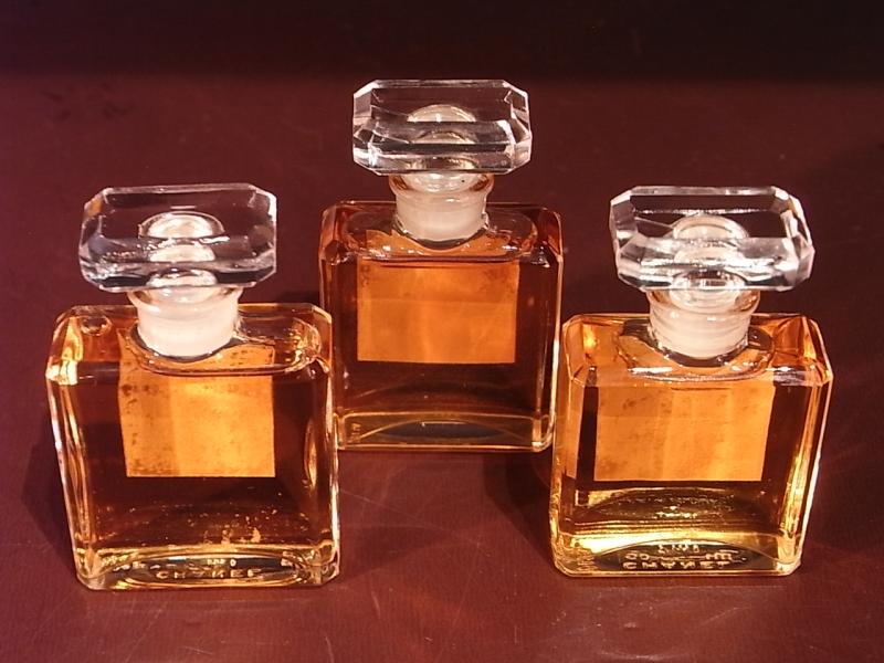CHANEL N°5 香水瓶、ミニチュア香水ボトル、ミニガラスボトル、サンプルガラス瓶　LCC 1179（4）