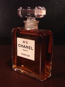 CHANEL / N°5 glass perfume bottle