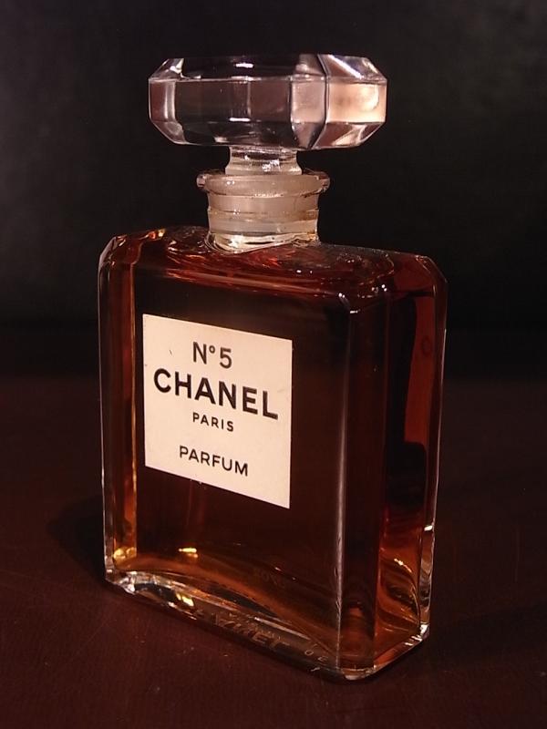 CHANEL / N°5 glass perfume bottle