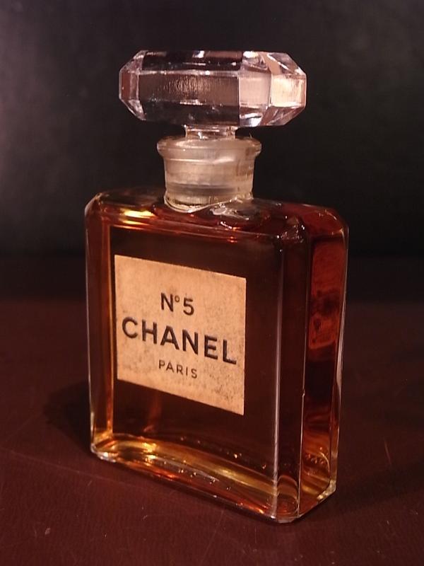 CHANEL / N°5 glass perfume bottle