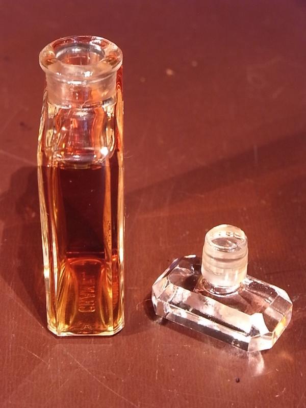 CHANEL N°5 香水瓶、ミニチュア香水ボトル、ミニガラスボトル、サンプルガラス瓶　LCC 1182（3）