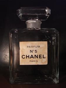 CHANEL / N°5 glass perfume bottle