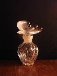 NINA RICCI glass perfume bottle