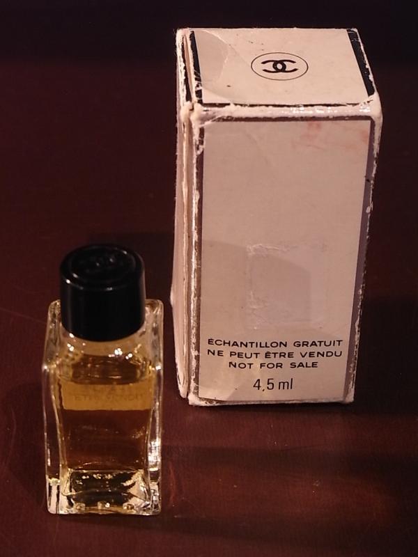 CHANEL CRISTALLE 香水瓶、ミニチュア香水ボトル、ミニガラスボトル、サンプルガラス瓶　LCC 1219（3）