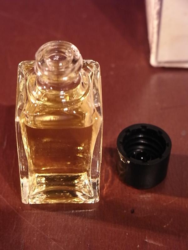 CHANEL CRISTALLE 香水瓶、ミニチュア香水ボトル、ミニガラスボトル、サンプルガラス瓶　LCC 1219（4）