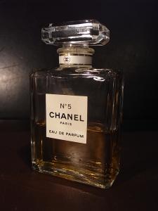 CHANEL / N°5 glass perfume bottle