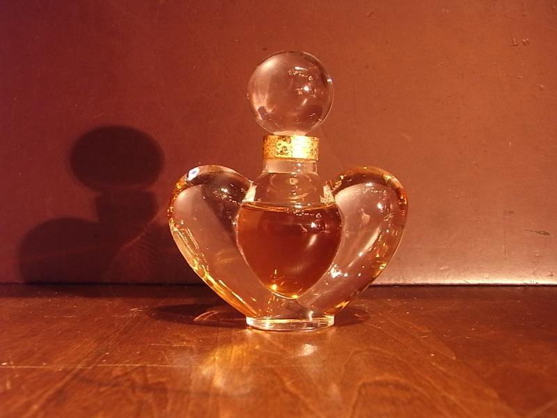 NINA RICCI / farouche glass perfume bottle