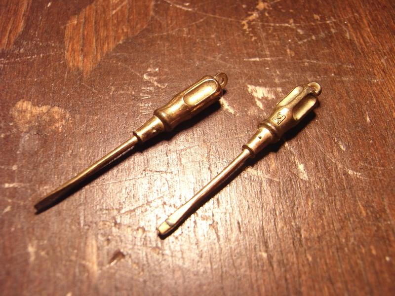 真鍮ドライバーチャーム ミニチュア真鍮マイナスドライバー 工具チャーム LCM 5322(2)