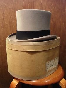 English gray hat & box