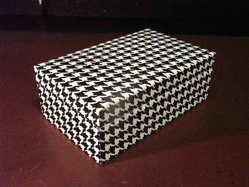 フランス製千鳥柄ディオールジュエリーケース、ビンテージ宝石ケース、白黒ベルベット宝石箱、ジュエリーディスプレイ、かわいいジュエリーケース LCM 6926(2)