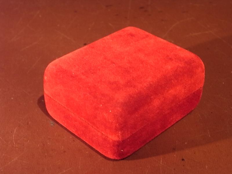 フランス製赤色ジュエリーケース、レッドベルベットジュエリー箱、ベッチンジュエリーディスプレイ、かわいい小物ケース、レトロなジュエリーケース　LCM 6928（2）