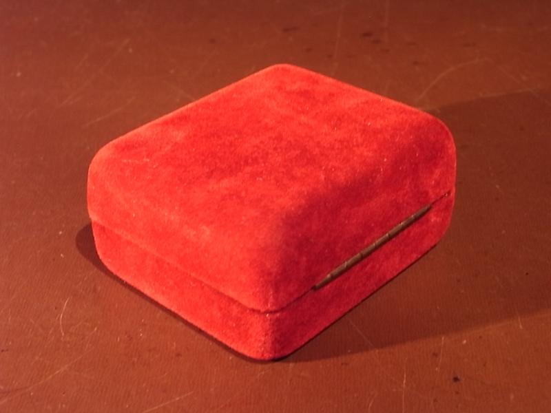 フランス製赤色ジュエリーケース、レッドベルベットジュエリー箱、ベッチンジュエリーディスプレイ、かわいい小物ケース、レトロなジュエリーケース　LCM 6928（3）