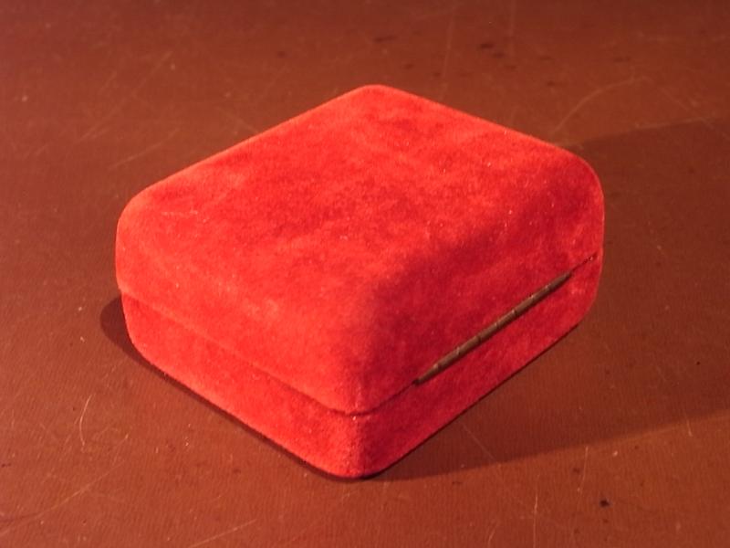 フランス製赤色ジュエリーケース、レッドベルベットジュエリー箱、ベッチンジュエリーディスプレイ、かわいい小物ケース、レトロなジュエリーケース　LCM 6928（3）