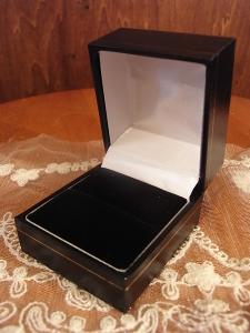 English black ring display case