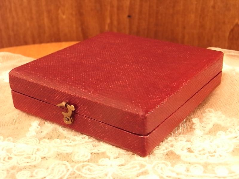 フランス製赤いジュエリーケース、宝石ケース、レッド宝石箱 