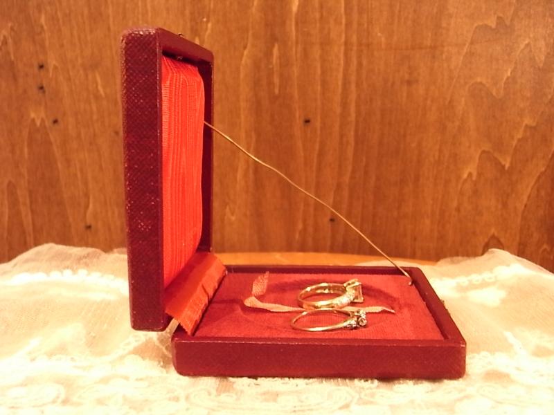 フランス製赤いジュエリーケース、宝石ケース、レッド宝石箱、ジュエリーディスプレイ、かわいいジュエリーケース　LCM 6970（3）