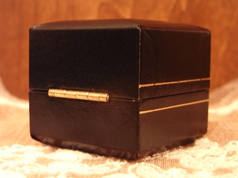 イギリス製黒リングホルダー、リングケース、ブラック宝石箱、ジュエリーディスプレイ、かわいい指輪ケース　LCM 6978（2）