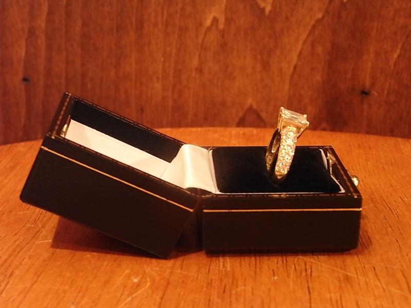 イギリス製黒リングホルダー、リングケース、ブラック宝石箱、ジュエリーディスプレイ、かわいい指輪ケース　LCM 6978（5）