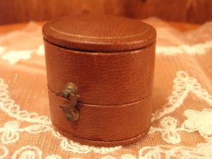 English brown ring display case