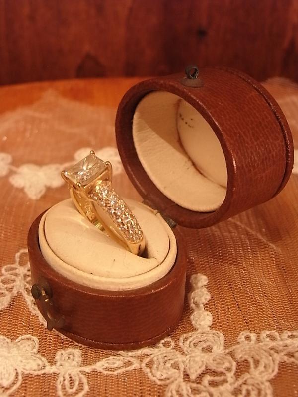 イギリス製茶色リングホルダー、ブラウンジュエリーホルダー、指輪ディスプレイ、かわいい小物ケース、レトロなジュエリーケース LCM 6979(4)