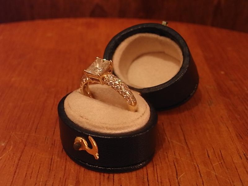イギリス製紺色リングホルダー、ブルージュエリーホルダー、指輪ディスプレイ、かわいい小物ケース、レトロなジュエリーケース LCM 6983(5)