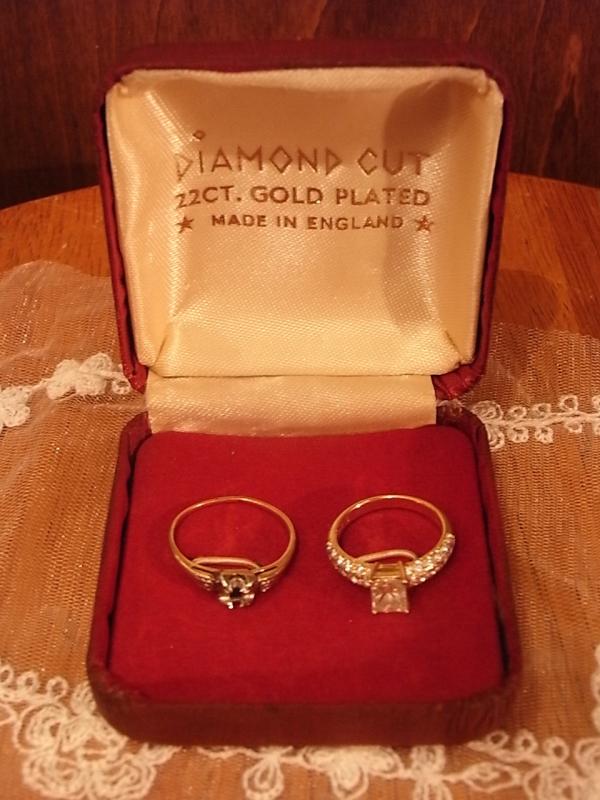 イギリス製赤ジュエリーホルダー、宝石ケース、レッド宝石箱、ジュエリーディスプレイ、かわいいジュエリーケース LCM 6984(4)