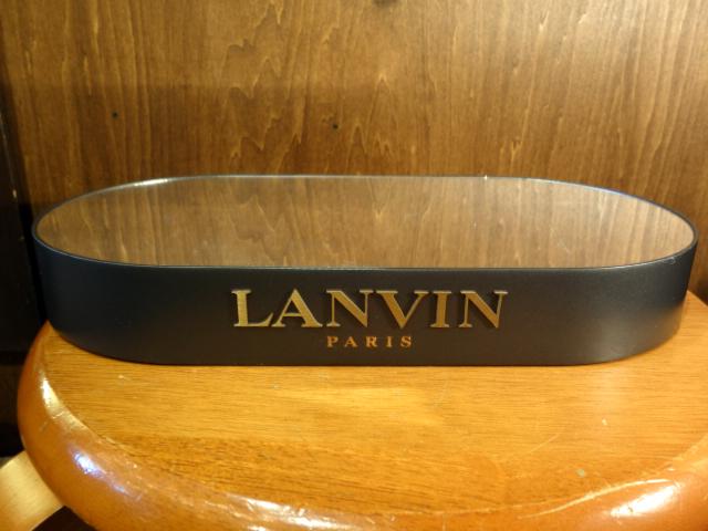 LANVIN black accessory display mirror stage