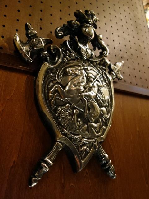 1970年代シルバー色武器エンブレム通販 中目黒に実店舗あり 騎士武器ナイトアーマー壁掛け盾強そうなオブジェ LCM 7052(2)