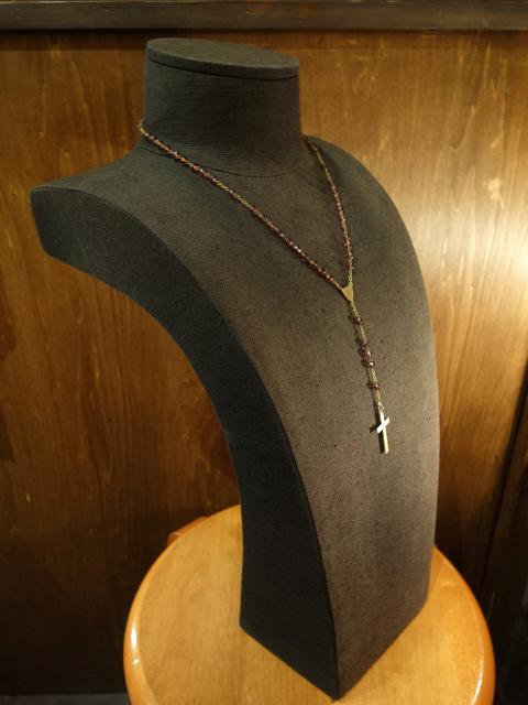 black necklace display torso（残り8点）