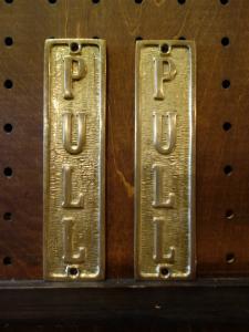 Italian brass PULL sign plate（2点あり）