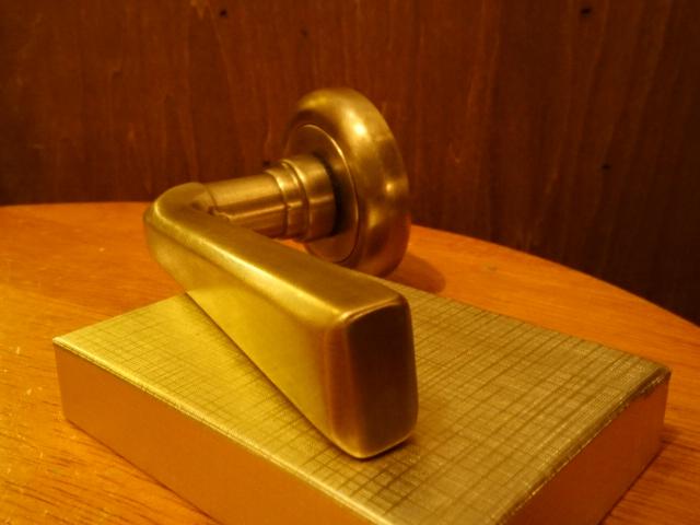 レトロ真鍮ウィンドウハンドル　ビンテージ鍵穴ブラスレバーハンドル　LCM 7176（4）