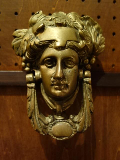 イタリア製真鍮ドアノッカー　ブラス女神ミューズドア装飾　LCM 7211（1）