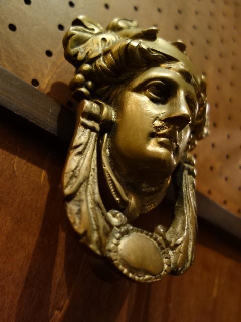 イタリア製真鍮ドアノッカー　ブラス女神ミューズドア装飾　LCM 7211（3）