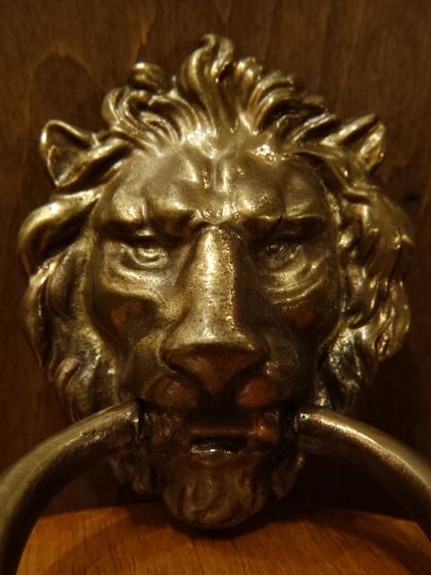 ビンテージ真鍮製ライオンドアノッカー　獅子ドアエントランス飾り　LCM 7212（2）