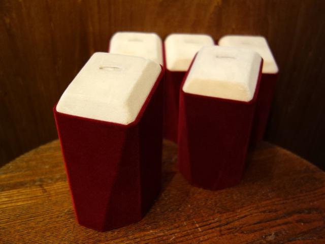 red velvet ring holder L