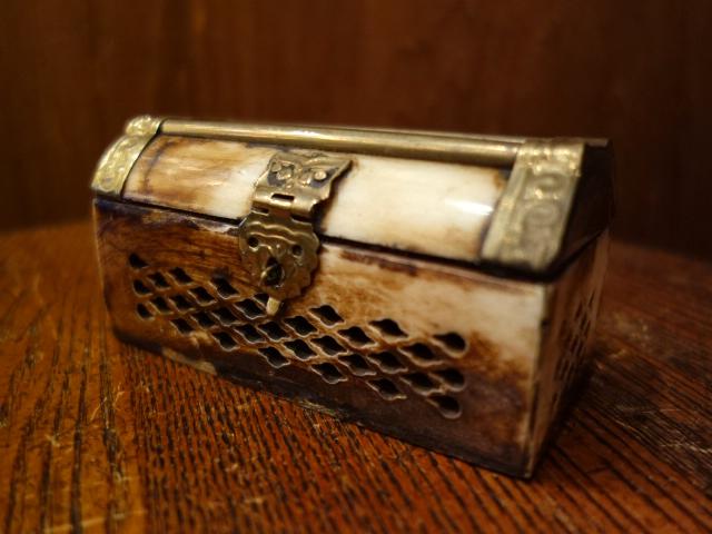 Spanish bone jewelry case