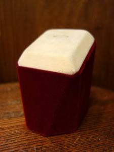 red velvet ring holder  M