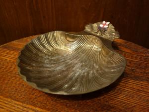 English gold shell ashtray