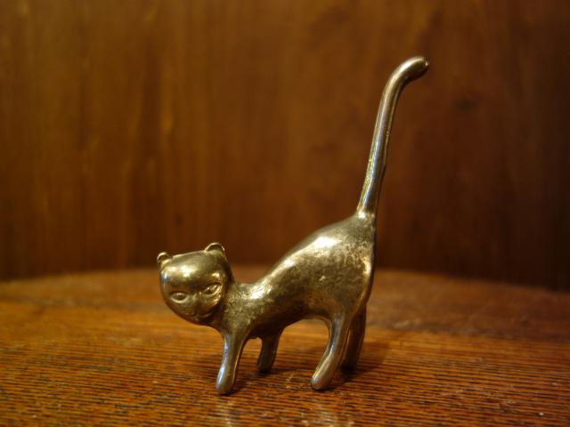 ビンテージ真鍮製ネコ置物　猫リングホルダー　LCM 7262（1）