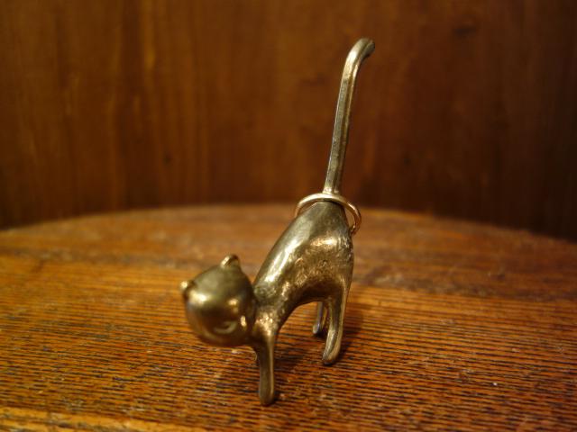 ビンテージ真鍮製ネコ置物　猫リングホルダー　LCM 7262（2）