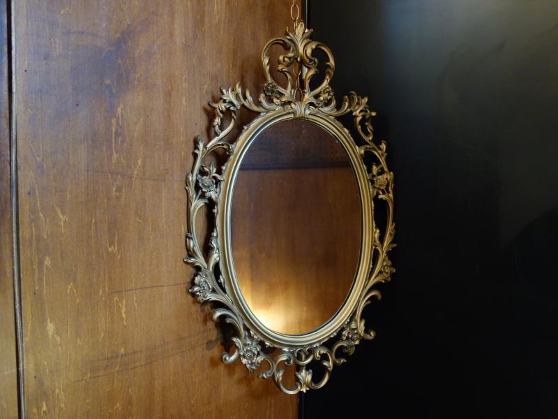 oval wall mirror
