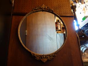 round wall mirror