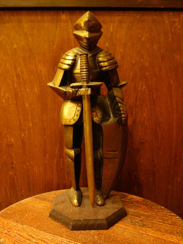 knight statue