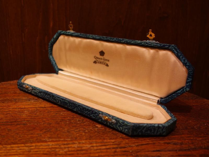 English green necklace display case