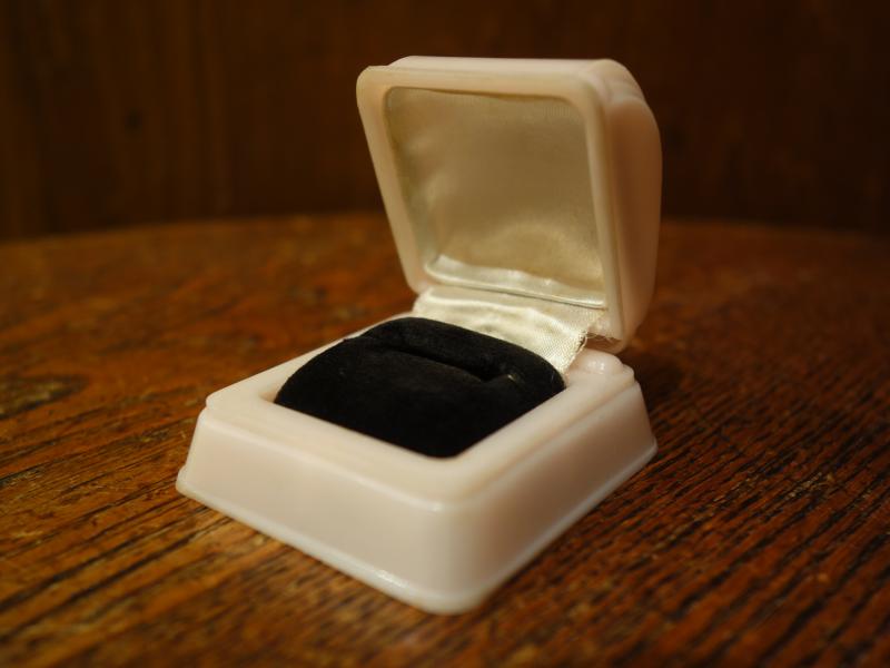 ring display case