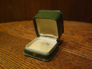 English green ring display case