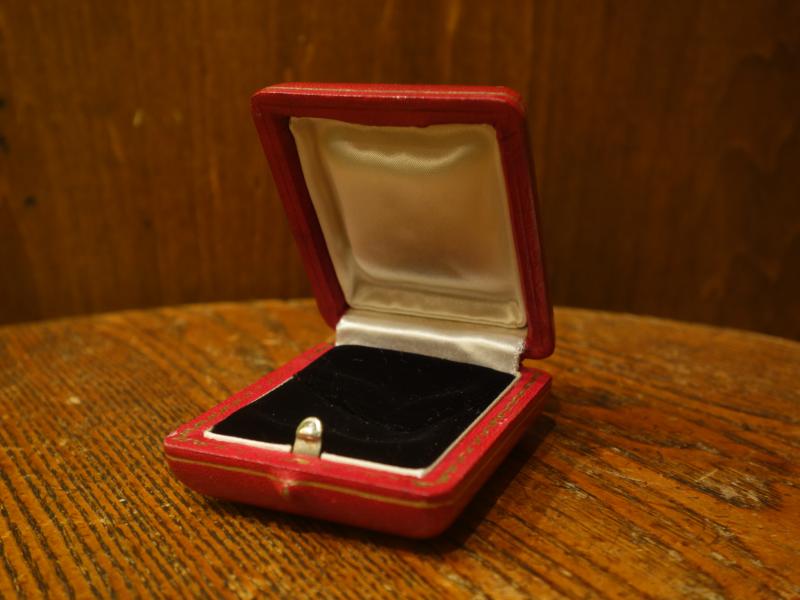 English red ring display case