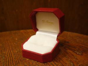 English red ring display case